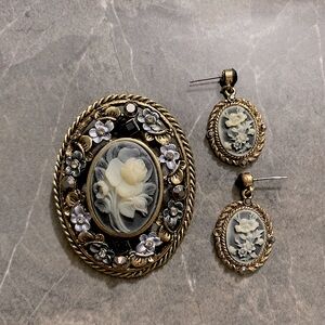 Vintage Carved Shell Flower Set